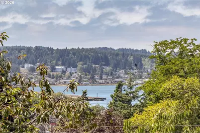 1077 F St, Coos Bay, OR 97420 - Photo 39