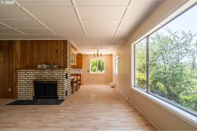 1077 F St, Coos Bay, OR 97420 - Photo 21
