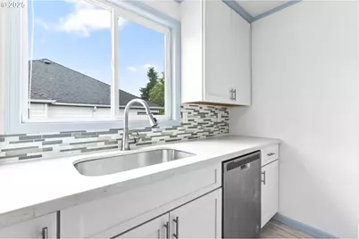 6824 N Commercial Ave, Portland, OR 97202 - Photo 23