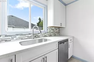 6824 N Commercial Ave, Portland, OR 97202 - Photo 23