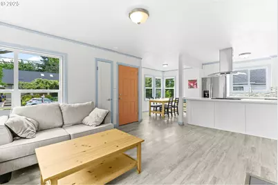 6824 N Commercial Ave, Portland, OR 97202 - Photo 13