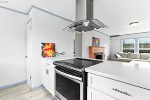 6824 N Commercial Ave, Portland, OR 97202 - Photo 21