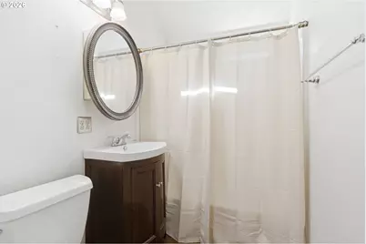 11610 NE Fremont Ct, Portland, OR 97220 - Photo 7