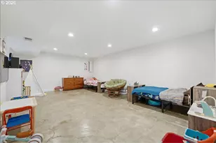 6910 Northeast Pacific Street, Portland, OR 97213 - Photo 37