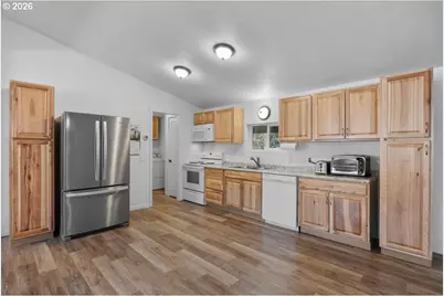 107 Gaddis Ln, Glendale, OR 97442 - Photo 5
