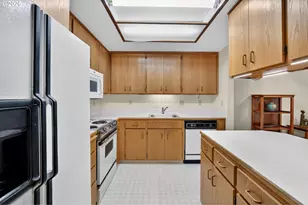 14851 NE Sacramento St, Portland, OR 97230 - Photo 11
