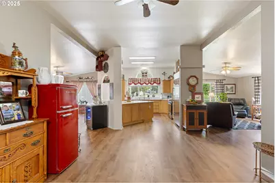 5041 N Myrtle Rd, Myrtle Creek, OR 97457 - Photo 9