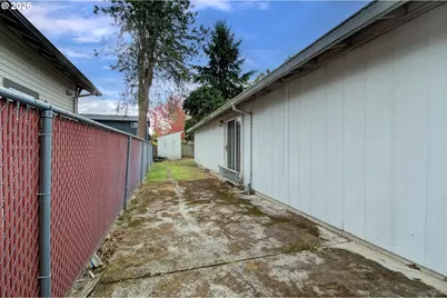 345 W Exeter St, Gladstone, OR 97027 - Photo 25
