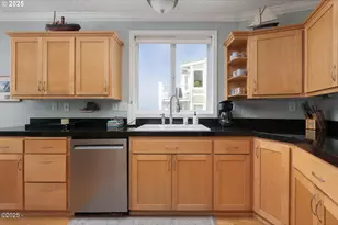 1113 N Hwy 101, Depoe Bay, OR 97341 - Photo 17