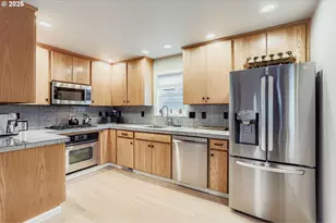 1928 SE Sherrett St, Portland, OR 97202 - Photo 11