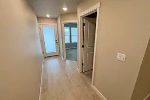 7465 SE Kinnaman St, Hillsboro, OR 97123 - Photo 3