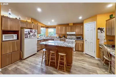 2780 NE 45th St, Lincoln City, OR 97367 - Photo 13