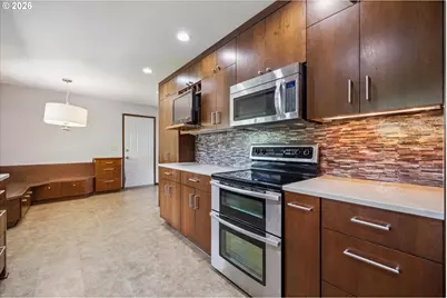 9285 SW Whitford Ln, Portland, OR 97223 - Photo 11