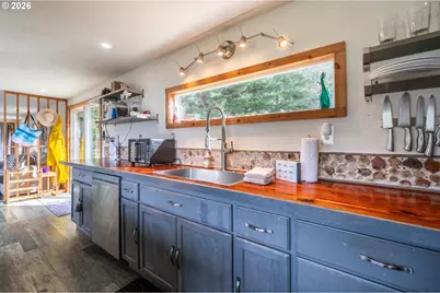 42365 Hensley Hill Rd, Port Orford, OR 97465 - Photo 17