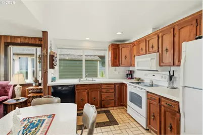 321 N Pacific St, Rockaway Beach, OR 97136 - Photo 3