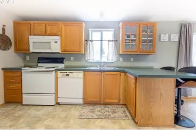 10500 W 5th St, Island City, OR 97850 - Photo 5