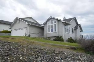 730 NW 23rd St, Pendleton, OR 97801 - Photo 1