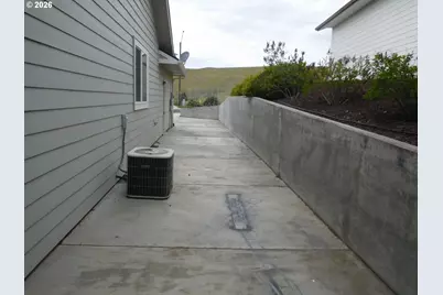 730 NW 23rd St, Pendleton, OR 97801 - Photo 7
