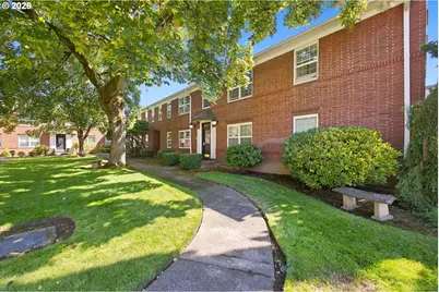 304 E 12th St #D, Vancouver, WA 98660 - Photo 1