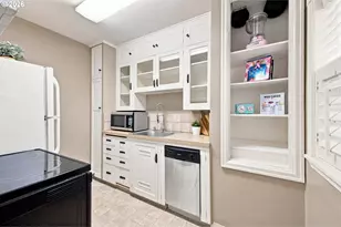 304 E 12th St, Vancouver, WA 98660 - Photo 13