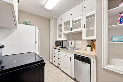 304 E 12th St #D, Vancouver, WA 98660 - Photo 5