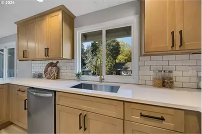 3525 SW Pomona St, Portland, OR 97219 - Photo 27