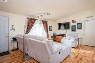 2957 W 10th St, The Dalles, OR 97058 - Photo 3