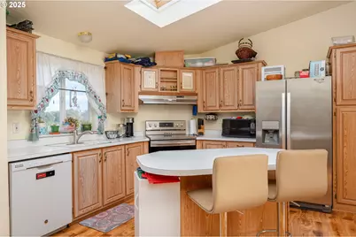 2957 W 10th St, The Dalles, OR 97058 - Photo 7