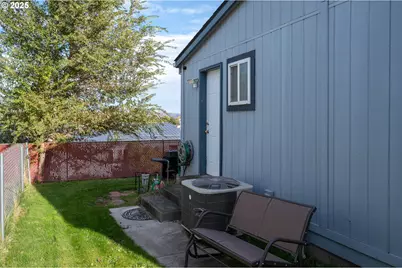 2957 W 10th St, The Dalles, OR 97058 - Photo 17
