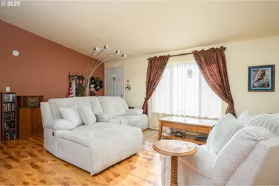 2957 W 10th St, The Dalles, OR 97058 - Photo 5