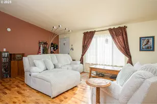 2957 W 10th St, The Dalles, OR 97058 - Photo 5