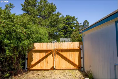 1860 30th St, Florence, OR 97439 - Photo 27