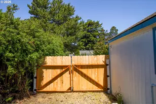 1860 30th St, Florence, OR 97439 - Photo 27