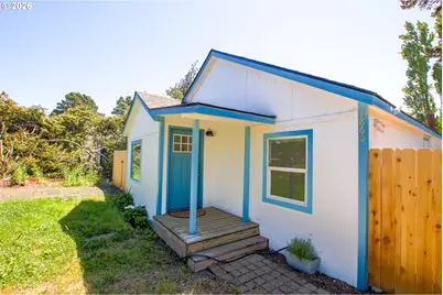 1860 30th St, Florence, OR 97439 - Photo 5
