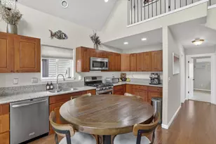 19609 NE Marine Dr, Portland, OR 97230 - Photo 11