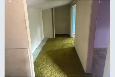 740 S Cammann St, Coos Bay, OR 97420 - Photo 13