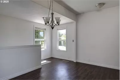 985 E College St, Mount Angel, OR 97362 - Photo 13