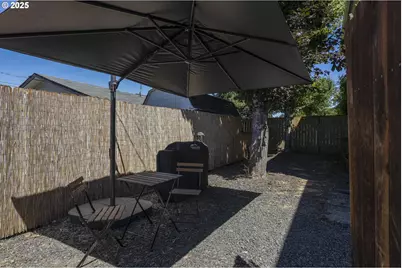 985 E College St, Mount Angel, OR 97362 - Photo 25