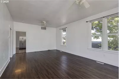 985 E College St, Mount Angel, OR 97362 - Photo 5