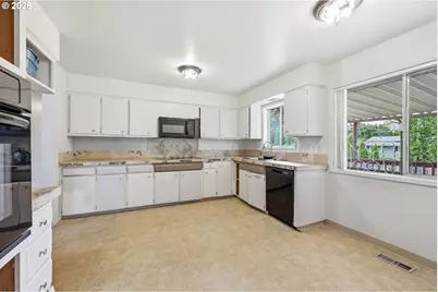 205 SE Olvera Ave, Gresham, OR 97080 - Photo 9