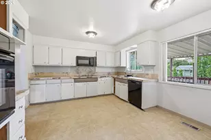 205 SE Olvera Ave, Gresham, OR 97080 - Photo 9