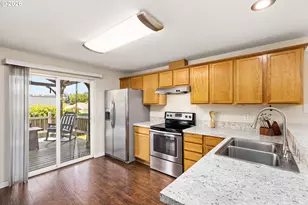 147 E 8th St, Lafayette, OR 97127 - Photo 11