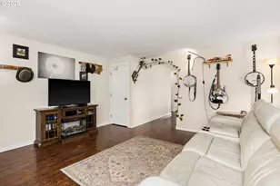 147 E 8th St, Lafayette, OR 97127 - Photo 5