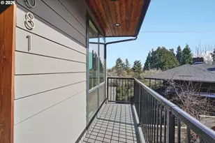 7081 SE Thorburn St, Portland, OR 97215 - Photo 3