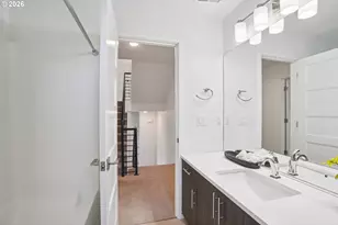 7081 SE Thorburn St, Portland, OR 97215 - Photo 19