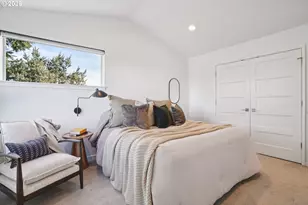 7081 SE Thorburn St, Portland, OR 97215 - Photo 25