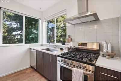 7081 SE Thorburn St, Portland, OR 97215 - Photo 13