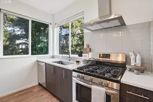 7081 SE Thorburn St, Portland, OR 97215 - Photo 13