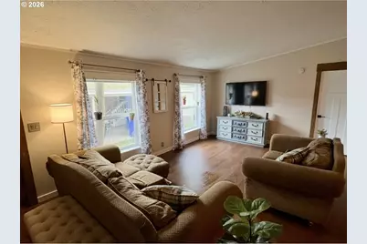 660 Village Dr #13, Molalla, OR 97038 - Photo 5