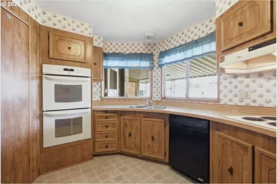 5422 Portland Rd NE #104, Salem, OR 97305 - Photo 7